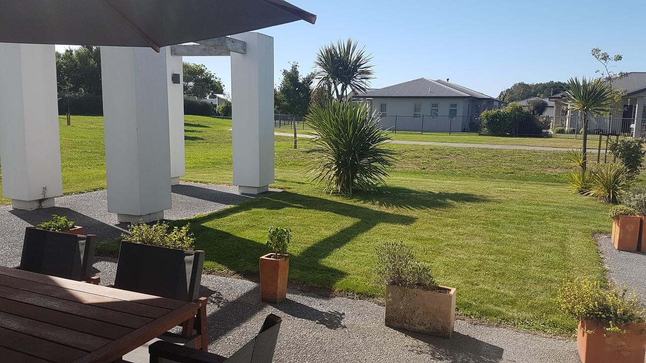 Accommodation In Frimley Hastings Luaran gambar